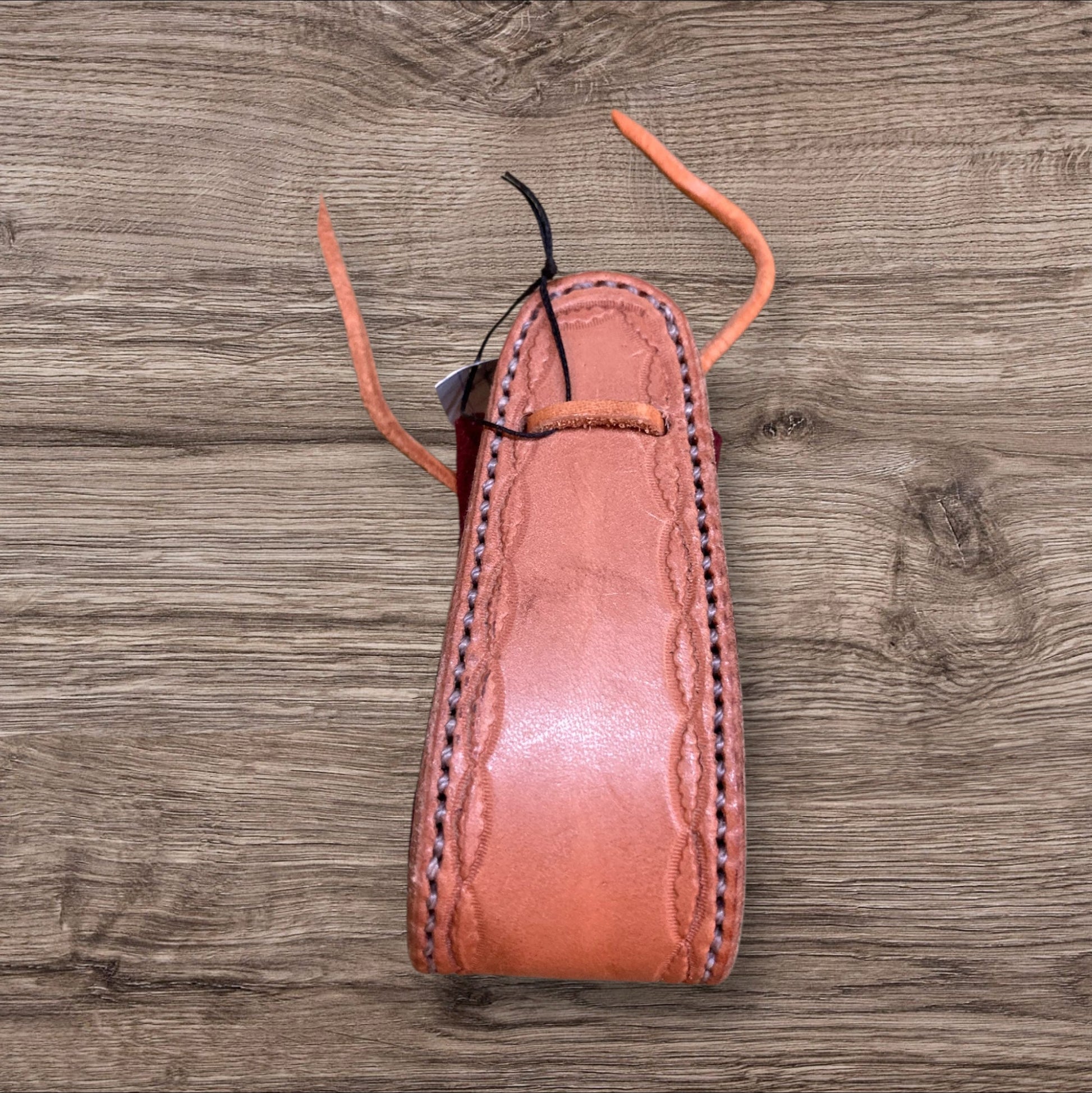 Bourse artisanale en cuir d'Eric Cuir, accessoire essentiel pour festivals et conventions cosplay, alliant praticité et élégance.