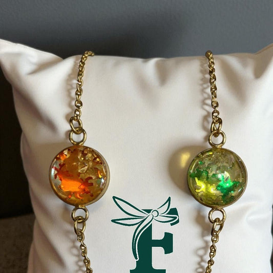 Bracelet rond de Jessica Deelyah, une pièce unique et colorée qui illumine votre poignet avec des pierres naturelles vibrantes.