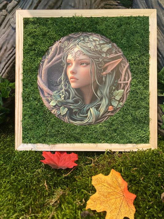 Cadre Elfique de Créaty, une œuvre artisanale en mousse naturelle qui invite à l'évasion et embellit votre intérieur avec une touche féerique.