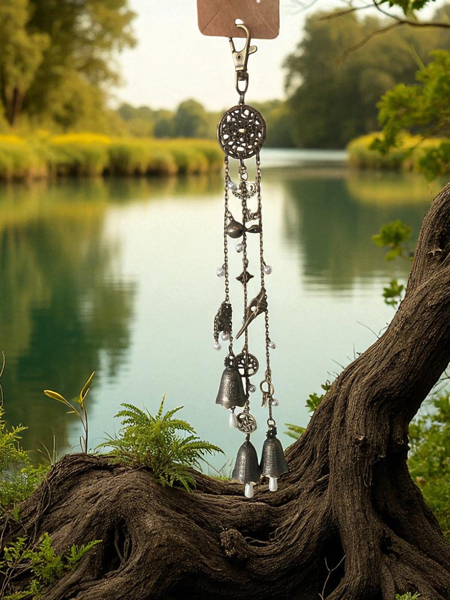 Carillon de maison/sorcière fait main par LhanisaCréa, créant une ambiance magique et protectrice pour votre foyer.