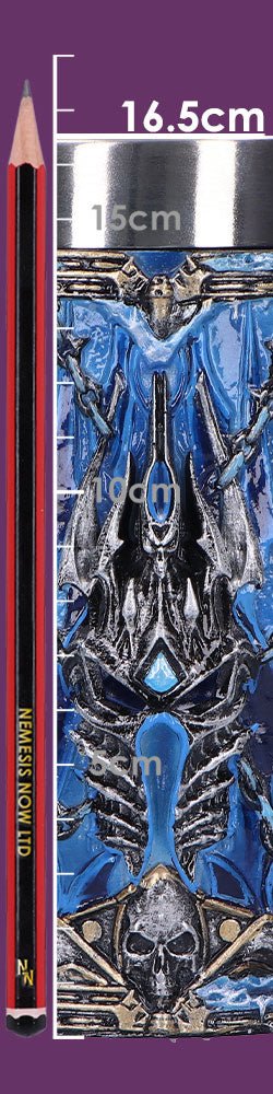 Chope The Lich King par Nemesis Now, une fusion d'esthétique gothique et de passion pour les récits épiques.