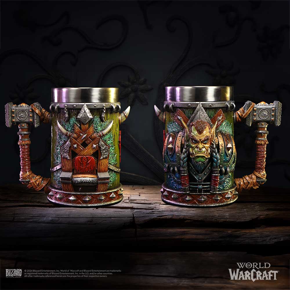 Chope Thrall de World of Warcraft, une œuvre d'art par Nemesis Now, fabriquée en résine multicolore et avec un intérieur en acier inoxydable.