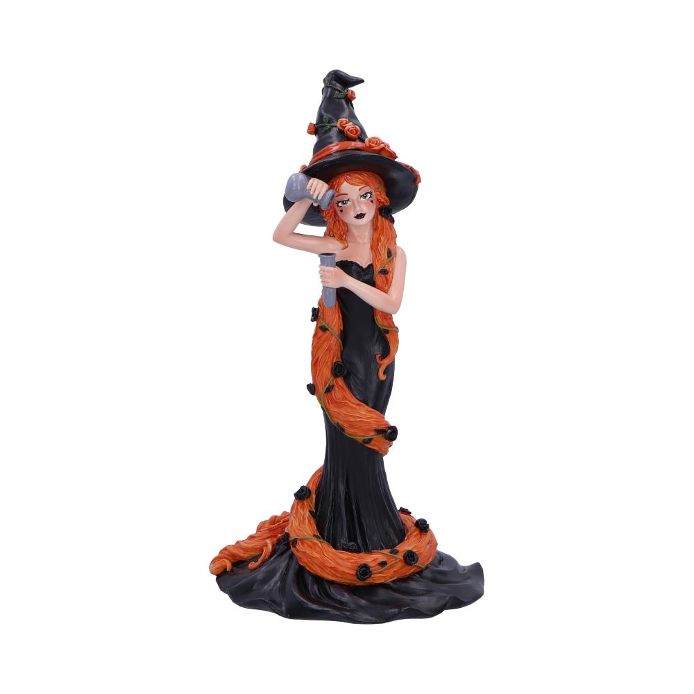 Figurine Cinnamon de 23.5 cm par Nemesis Now, représentant une sorcière élégante avec un chapeau orné de roses orange, parfaite pour les collectionneurs d'objets mystiques.