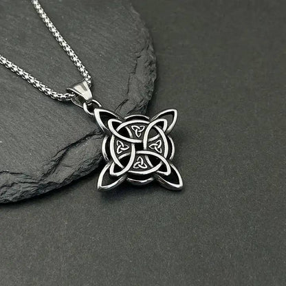 Collier à pendentif en forme de nœud celtique nordique viking de GemMeet - Un bijou mystique en acier inoxydable, idéal pour sublimer votre style.
