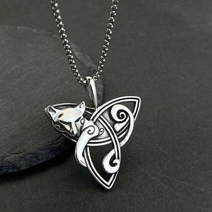 Collier à pendentif vintage en forme de nœud celtique Hip Hop Viking de GemMeet, une pièce unique alliant élégance et audace inspirée par les cultures anciennes.