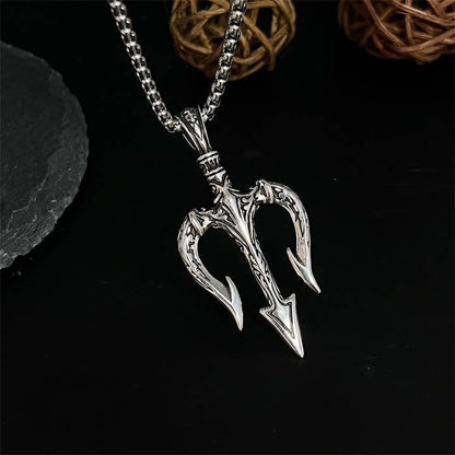 Collier Aquaman Trident pour homme de GemMeet, un bijou audacieux inspiré du héros des mers, avec un design marin captivant.