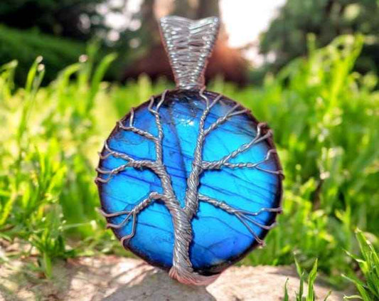 Collier Arbre de Vie en Labradorite bleu, bijou élégant de Etsy, symbole de protection et sérénité.