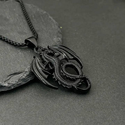 Collier en acier inoxydable noir avec pendentif ptérosaure pour homme, signé GemMeet, ajoutant une touche unique à votre style.