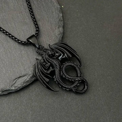Collier avec pendentif ptérosaure noir pour homme, GemMeet, parfait pour les passionnés de mode et de préhistoire.