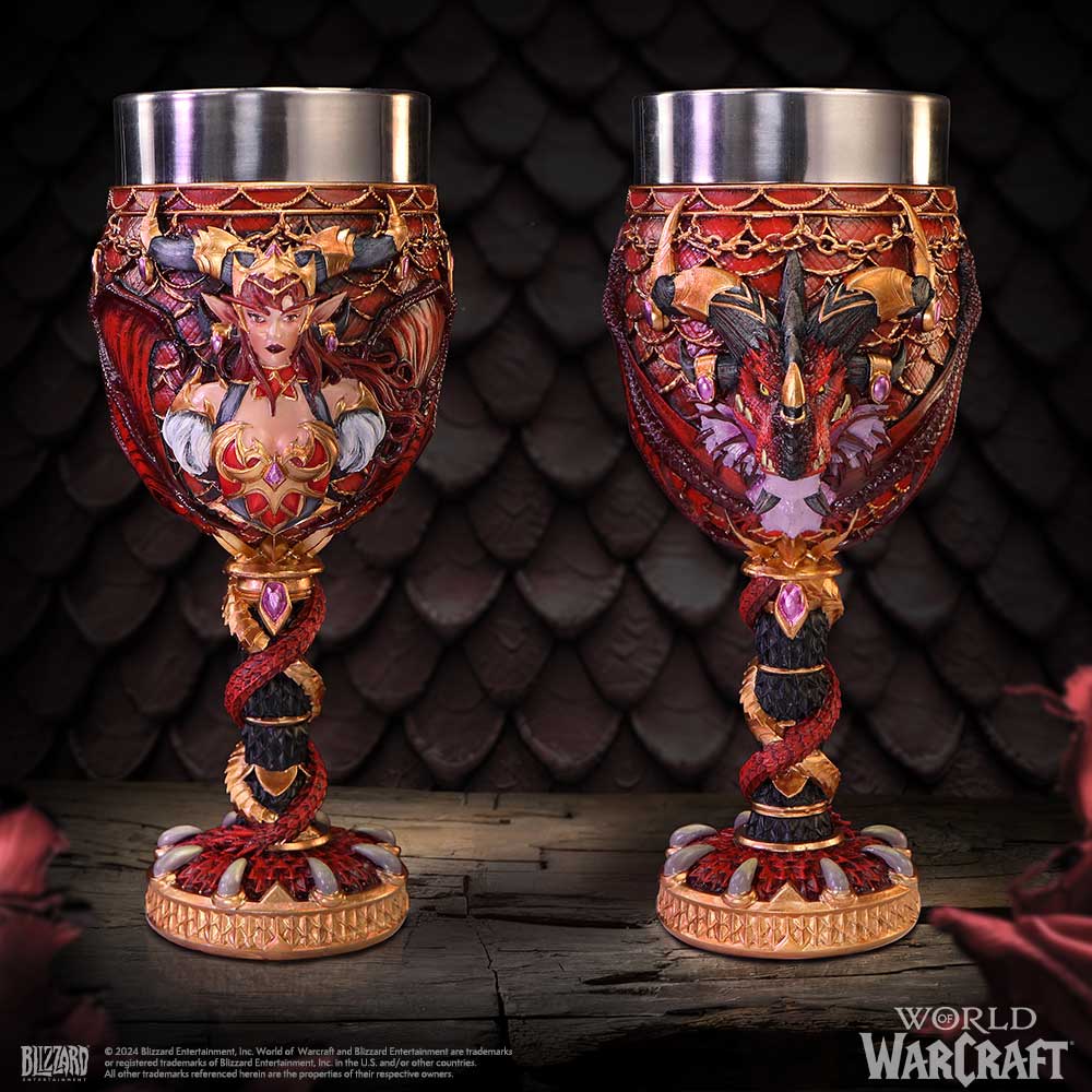 Coupe Alexstrasza représentant la majesté d'Azeroth, conçue par Nemesis Now, avec des textures en écailles et une armure flamboyante.