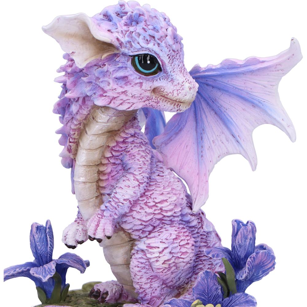 La Figurine du Dragon Fleur d’Iris 12 cm, un accessoire décoratif enchanteur qui illumine chaque espace avec son allure poétique.