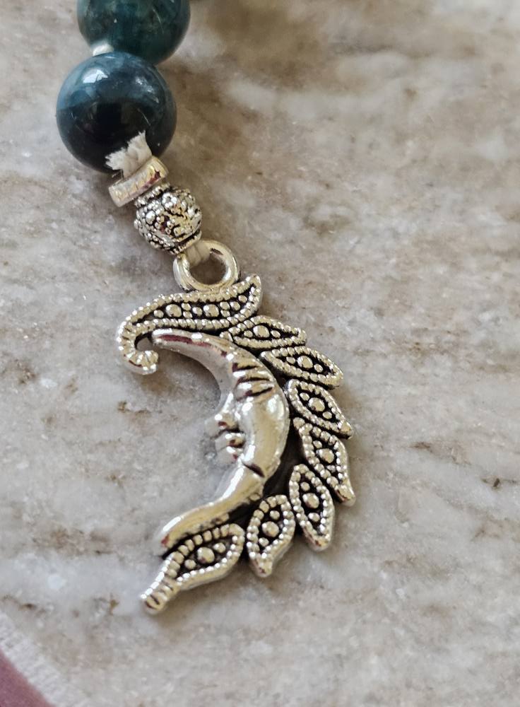 Échelle de Sorcière de LhanisaCréa, bijou mystique pour protection et énergies positives, idéal pour renforcer la connexion spirituelle.