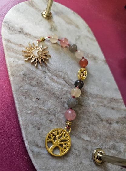 Échelle de Sorcière de LhanisaCréa – Protection et Énergies Positives, présentée dans une ambiance harmonieuse, idéale pour enrichir votre spiritualité.