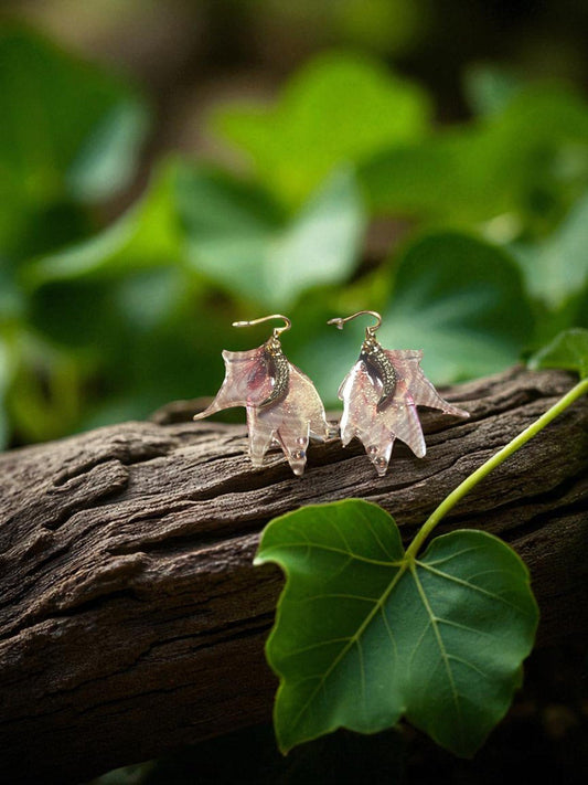 Les Éclats de Féerie par Faërie, ailes translucides dorées évoquant la magie et la délicatesse, idéales pour sublimer votre style et ajouter une touche féerique à votre apparence.