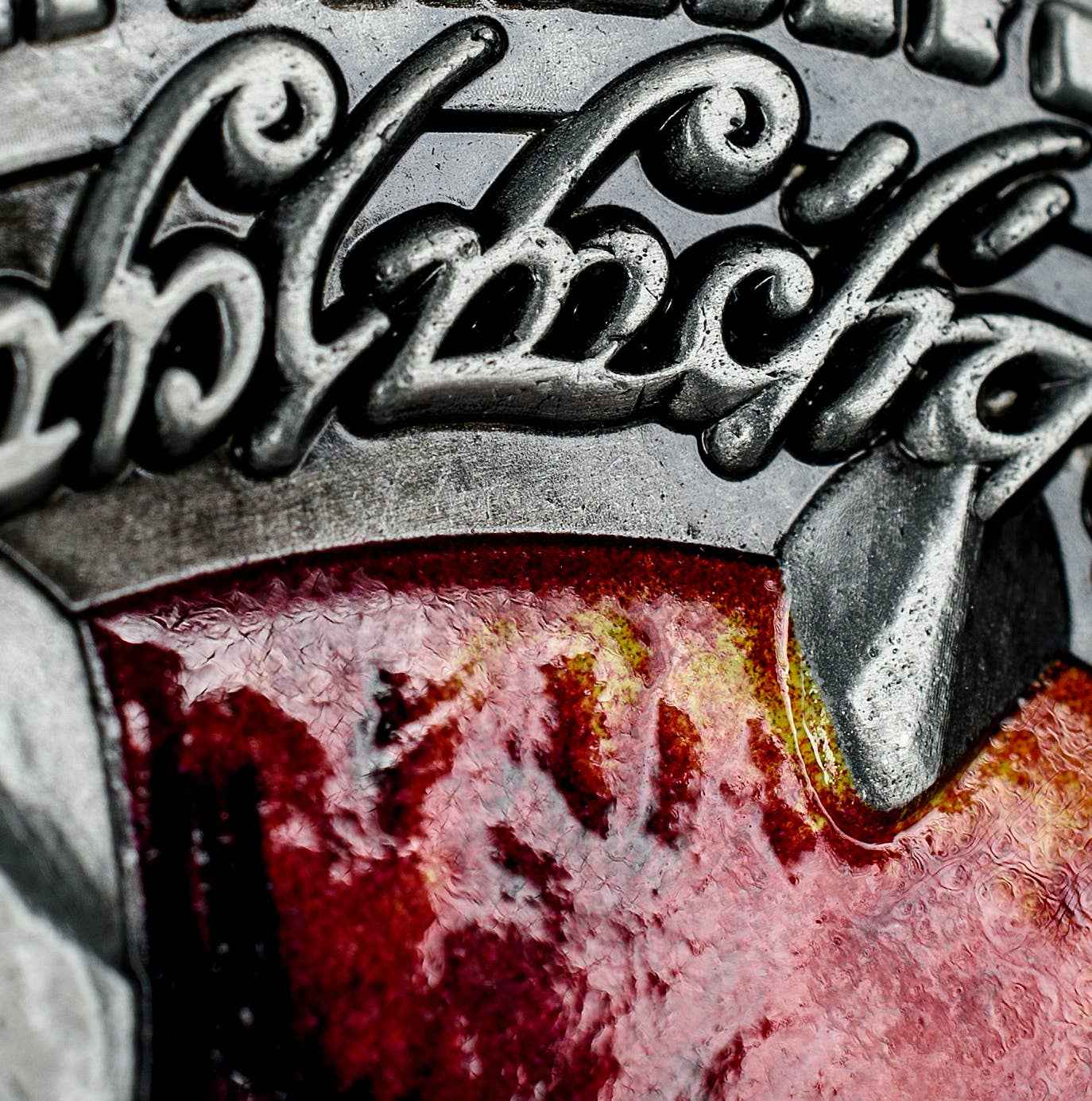 Pièce de luxe Le Seigneur des Anneaux : L'Œil de Sauron de AAA Merchandise Limited, une œuvre d'art captivante inspirée de la mythologie de la Terre du Milieu.