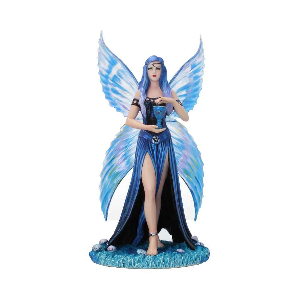 Figurine de fée Anne Stokes Enchantement Fée Bleue avec Gobelet de Nemesis Now, un chef-d'œuvre féerique capturant l'élégance et la magie.