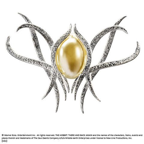 Broche Galadriel de Noble Collection, un bijou emblématique du Hobbit inspiré des Elfes, mesurant 11,5 x 8,9 cm, symbole de force et sagesse.