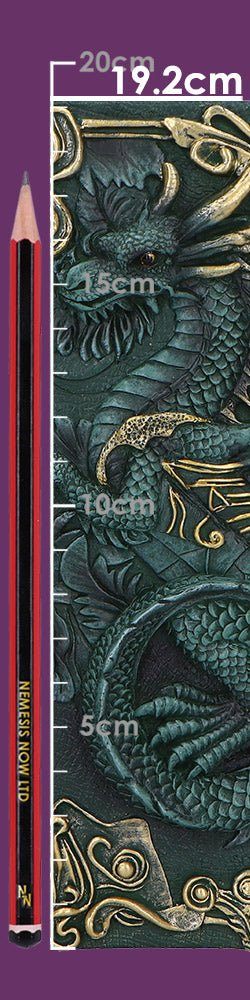 Manchon transparent pour le Grimoire du Dragon, prêt à accueillir son nouveau gardien, signé Nemesis Now.