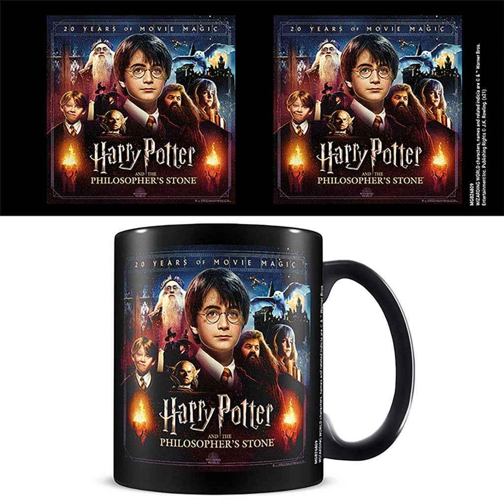 Mug noir Harry Potter de Pyramid International célébrant 20 ans de magie cinématographique, parfait pour les fans de Poudlard.