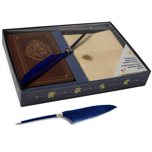 Ensemble de papeterie de bureau de l'école de sorcellerie de Poudlard avec stylo d'Insight Editions, parfait pour les fans d'Harry Potter, comprenant un journal, du papier à lettres et une plume d'oie.