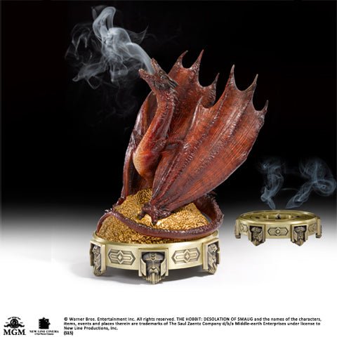 Brûleur d'encens Smaug de Noble Collection, représentant le dragon mythique du Hobbit, fascinant avec sa finition en résine rouge et son impressionnante hauteur de 25.4 cm, créant une atmosphère mystique.