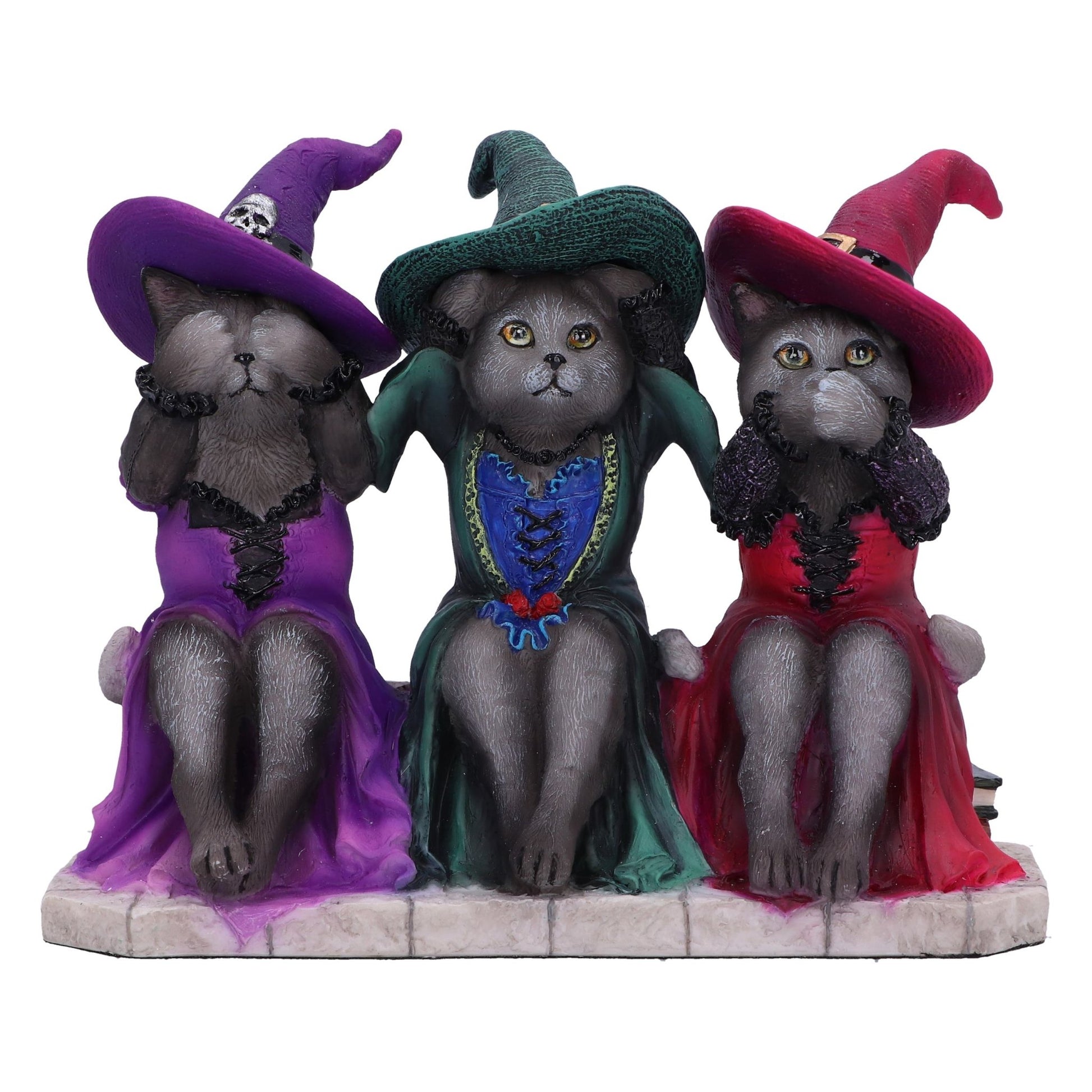 Figurine des trois chats sorciers sages de 15,3 cm par Nemesis Now, ornée de robes féeriques sur une pile de livres, symbolisant la magie et la sagesse.