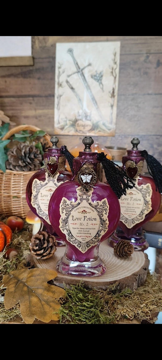 Potion d'amour en résine naturelle rose doux, créée par Le Grimoire d'Elie, ajoutant une touche féerique et magique à votre intérieur.