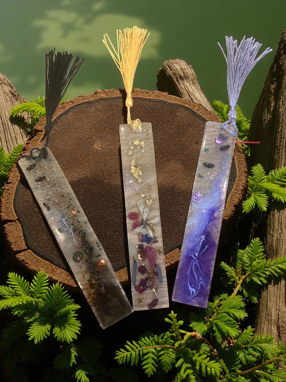 Marque-page enchanteur de Jessica Deelyah, un accessoire multicolore qui sublime chaque page de vos livres avec une touche de magie.