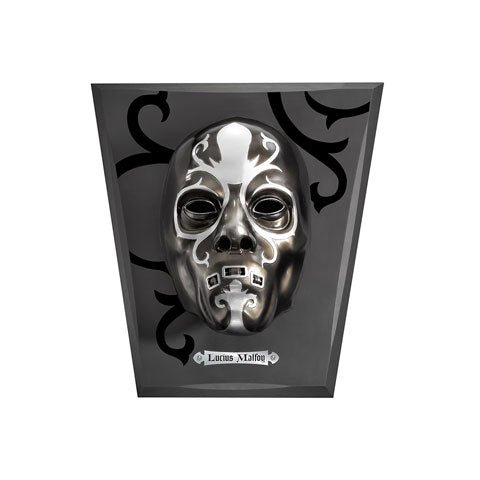 Masque de Lucius Malefoy de Noble Collection, un accessoire emblématique de la magie, inspiré par le sorcier intrigant de la saga Harry Potter. Détails soignés et finition argentée, parfait pour les soirées déguisées.