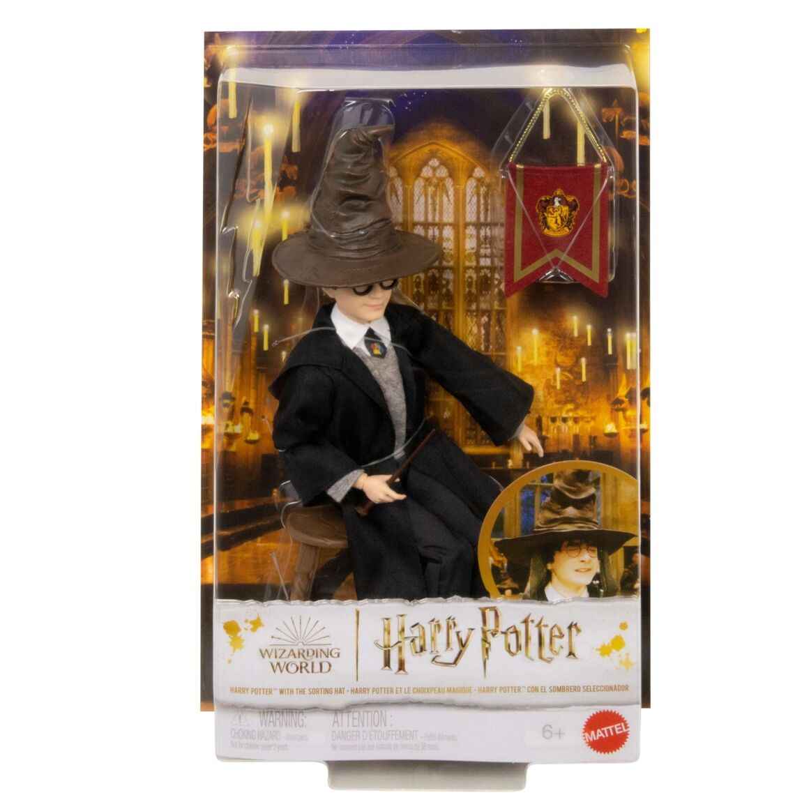 Détails des accessoires de la poupée Harry Potter et le Choixpeau Magique, incluant la baguette de sorcier, disponible chez Ankorstore.