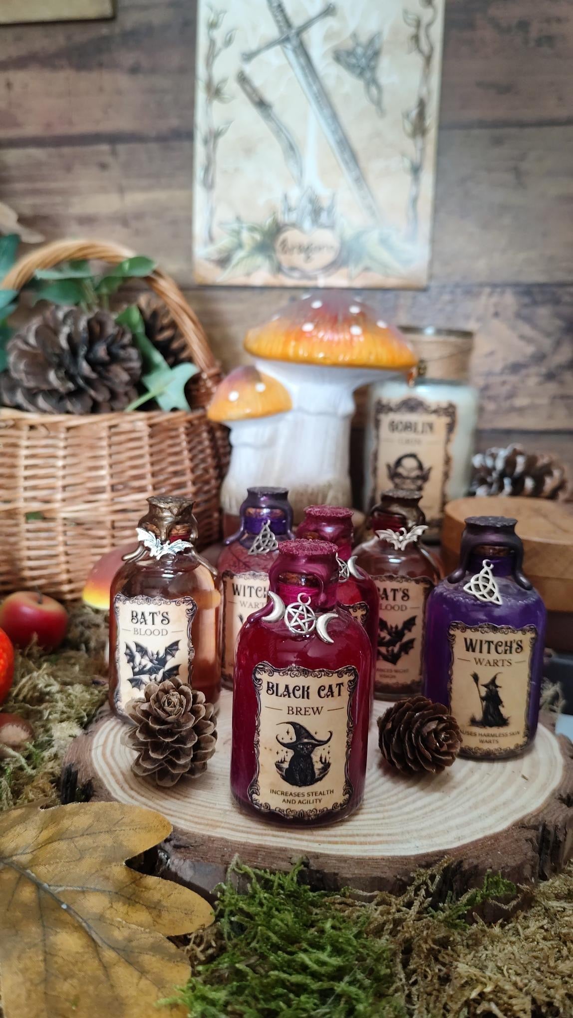 Mini Potion Apothicaire de Le Grimoire d'Elie, une fiole artisanale en verre aux teintes de bronze profond, parfaite pour ajouter une touche de magie et de mystère à votre décor.