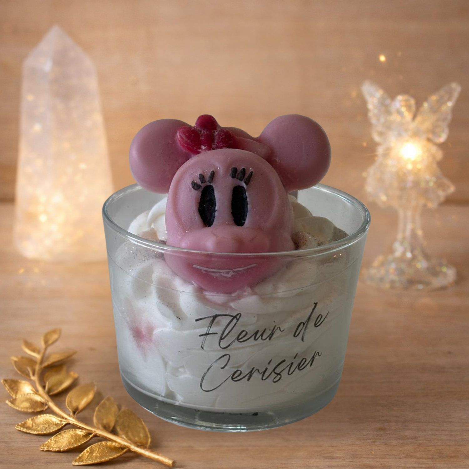 Bougies Gourmandes - Les Étincelles de Noëmie, ambiance chaleureuse créé par une bougie aux fragrances uniques de Grasse.