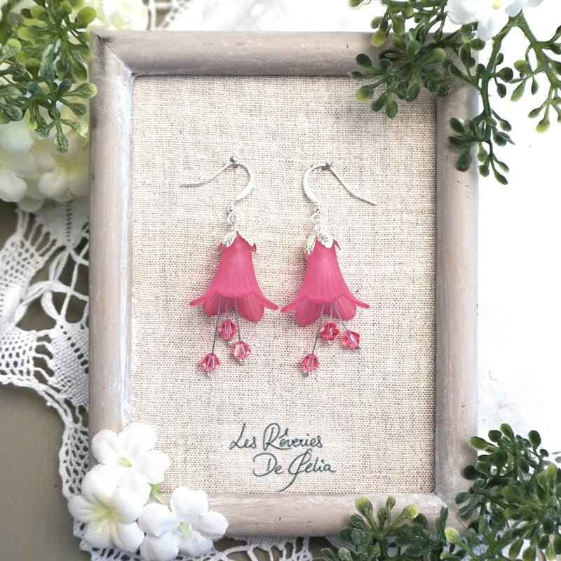 Boucles d'oreilles florales fuchsia MIRANA de Les Rêveries de Célia, ajoutant une touche enchantée à votre style.