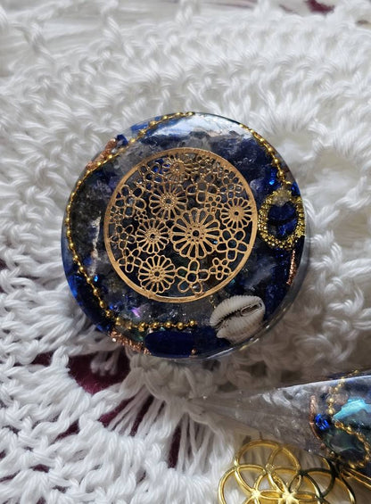 Pendule et pendentif Mojo de Sorcière – Protection & Harmonie de LhanisaCréa, conçu avec cristal de roche et Palo Santo, idéal pour équilibrer les énergies.
