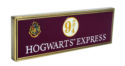 Vue d'ensemble du panneau en métal Harry Potter : Platform 9 ¾, un objet de collection captivant par AAA Merchandise Limited.