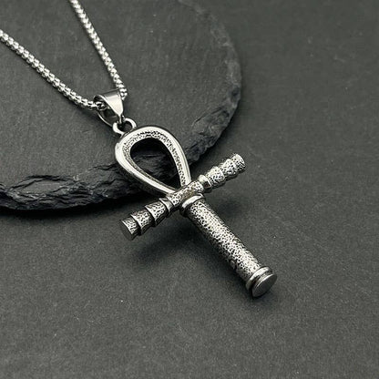 L’art de porter un pendentif puissant : le pendentif personnalisé en forme de dieu gardien pour homme de GemMeet, idéal pour affirmer son style et sa personnalité.