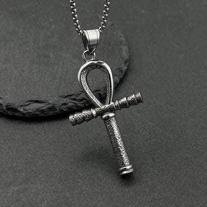 Pendentif personnalisé en forme de dieu gardien pour homme par GemMeet, une pièce distinctive en acier inoxydable, parfaite pour révéler votre force et individualité.