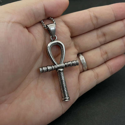 Pendentif personnalisé en forme de dieu gardien pour homme de GemMeet, un bijou qui incarne la force et la protection, parfait pour le style masculin.