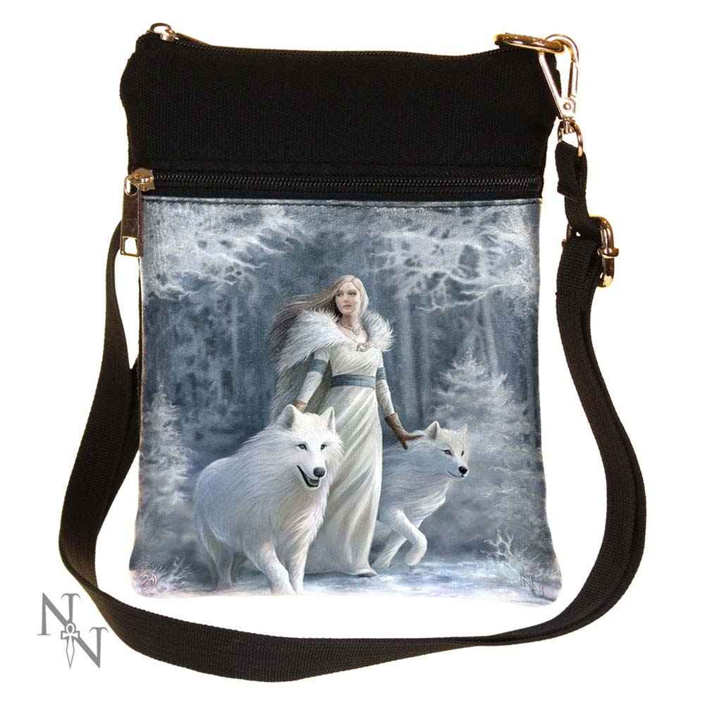 Petit sac à bandoulière gothique Winter Guardians Fantasy Wolf par Anne Stokes de Nemesis Now, illustrant une femme mystérieuse entourée de loups blancs dans une forêt enneigée.