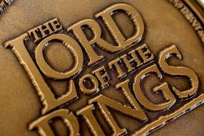 Explorez la carte fantastique de la Terre du Milieu du Seigneur des Anneaux, une pièce de luxe par AAA Merchandise Limited, évoquant l'aventure et la magie.