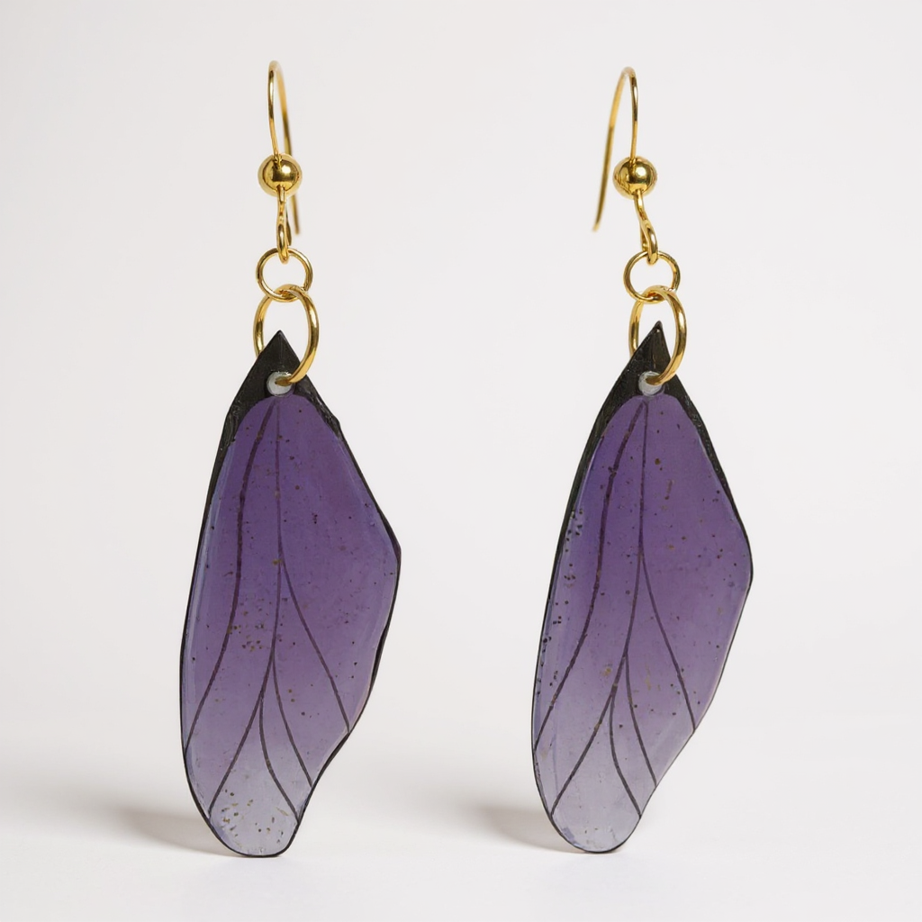 Boucles d'oreilles - Aile de fée, artisanales et délicates, évoquant la légèreté et le mystère avec leur design poétique.