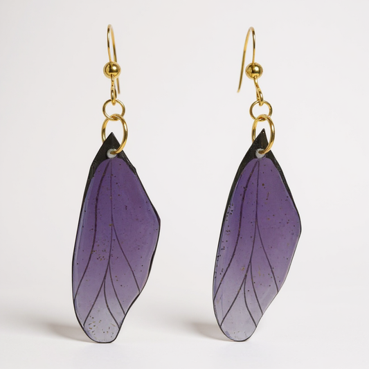 Boucles d'oreilles - Aile de fée, artisanales et délicates, évoquant la légèreté et le mystère avec leur design poétique.