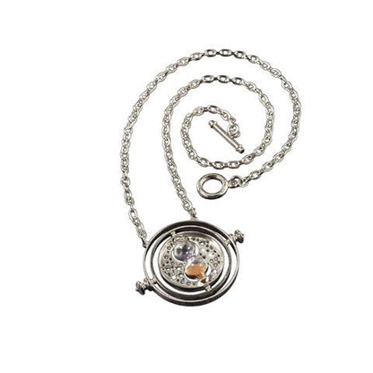 Collier Retourneur de temps en argent 925e par Noble Collection, à la fois élégant et fascinant, évoquant l'aventure et l'amitié dans le monde enchanté de Poudlard.