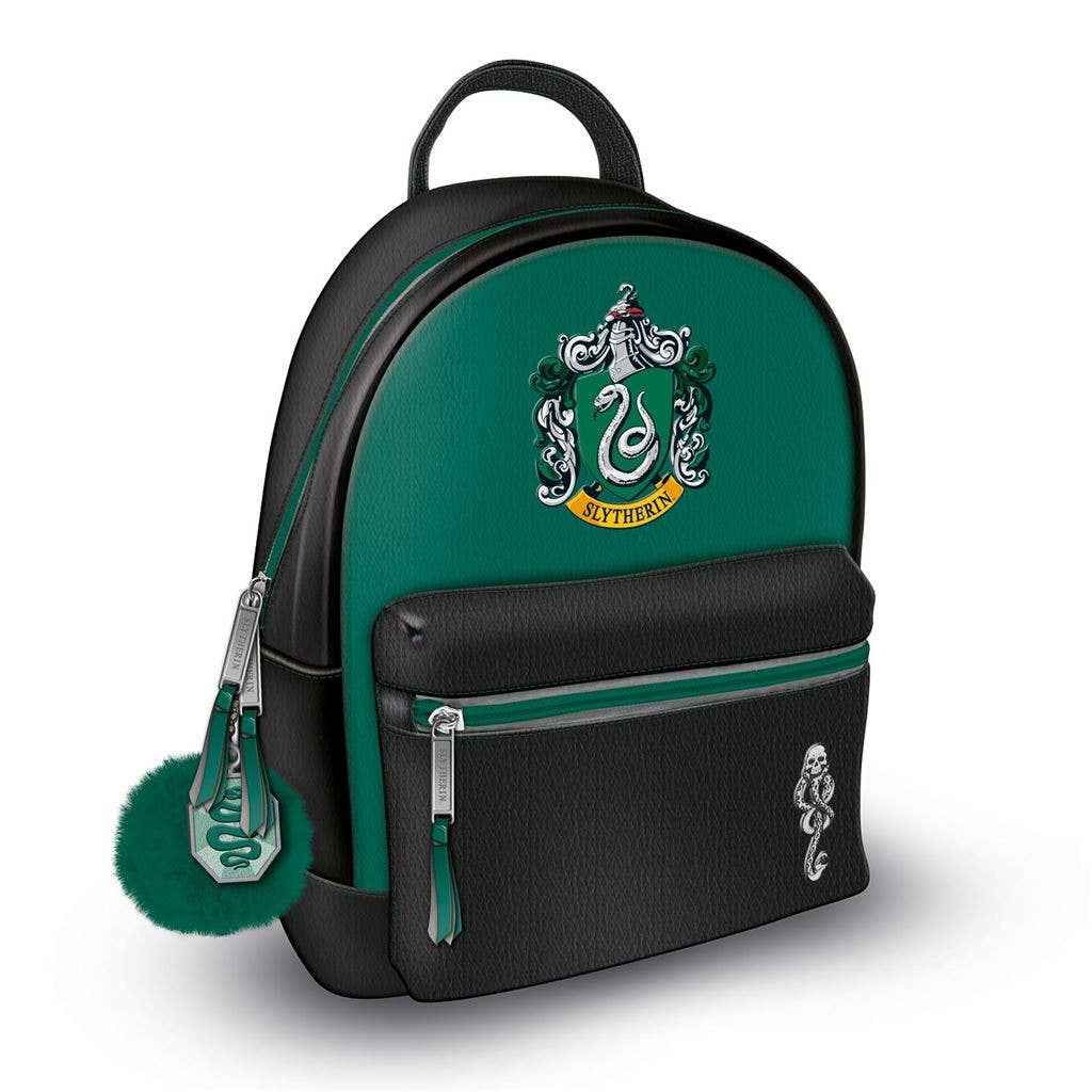 Sac à dos tendance Harry Potter Serpentard par Pyramid International - design élégant en vert et noir représentant la maison Serpentard, parfait pour les fans qui souhaitent afficher leur appartenance avec style.