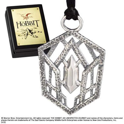 Pendentif argenté Thorin Oakenshield, bijou exceptionnel de la Noble Collection, transportant l'esprit du héros du Hobbit.