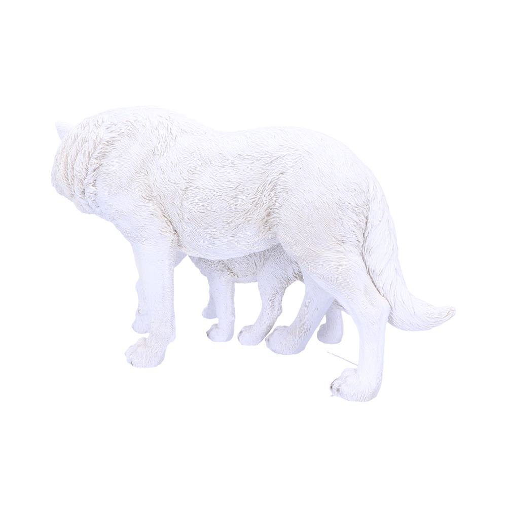 Scène de la figurine du loups Descendants d’hiver 27,5 cm - Lien familial légendaire capturé dans un décor enneigé enchanteur.