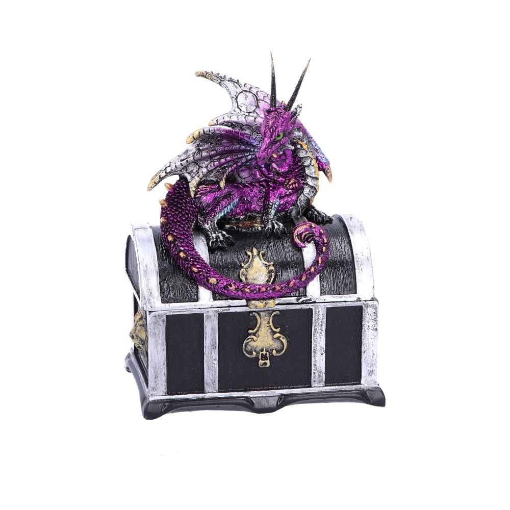 Dragon des richesses reptiliennes assis sur une boîte de rangement de coffre au trésor