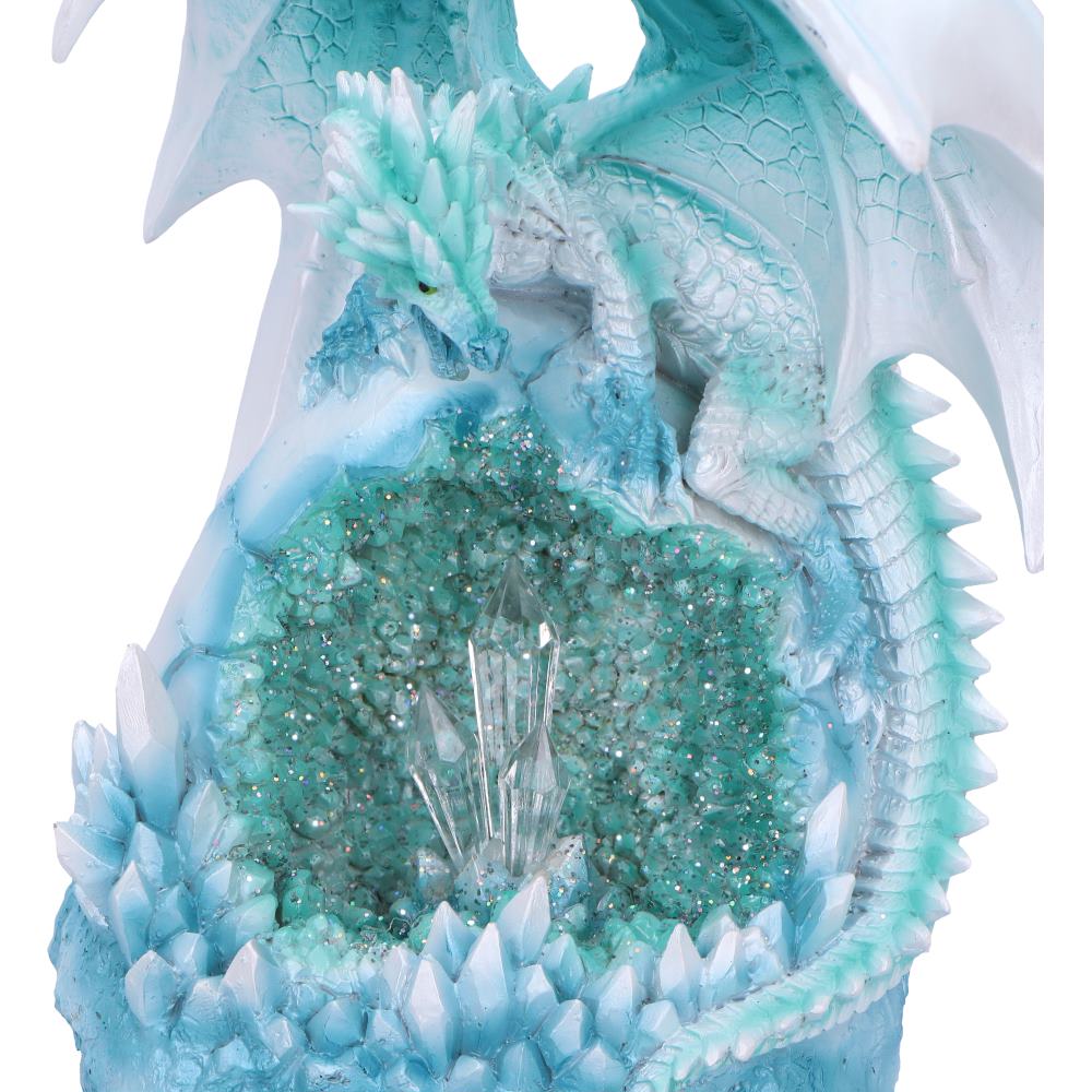 Vue de la figurine du Dragon Aurores boréales 20 cm illuminée, soulignant sa magie nocturne et son design captivant.