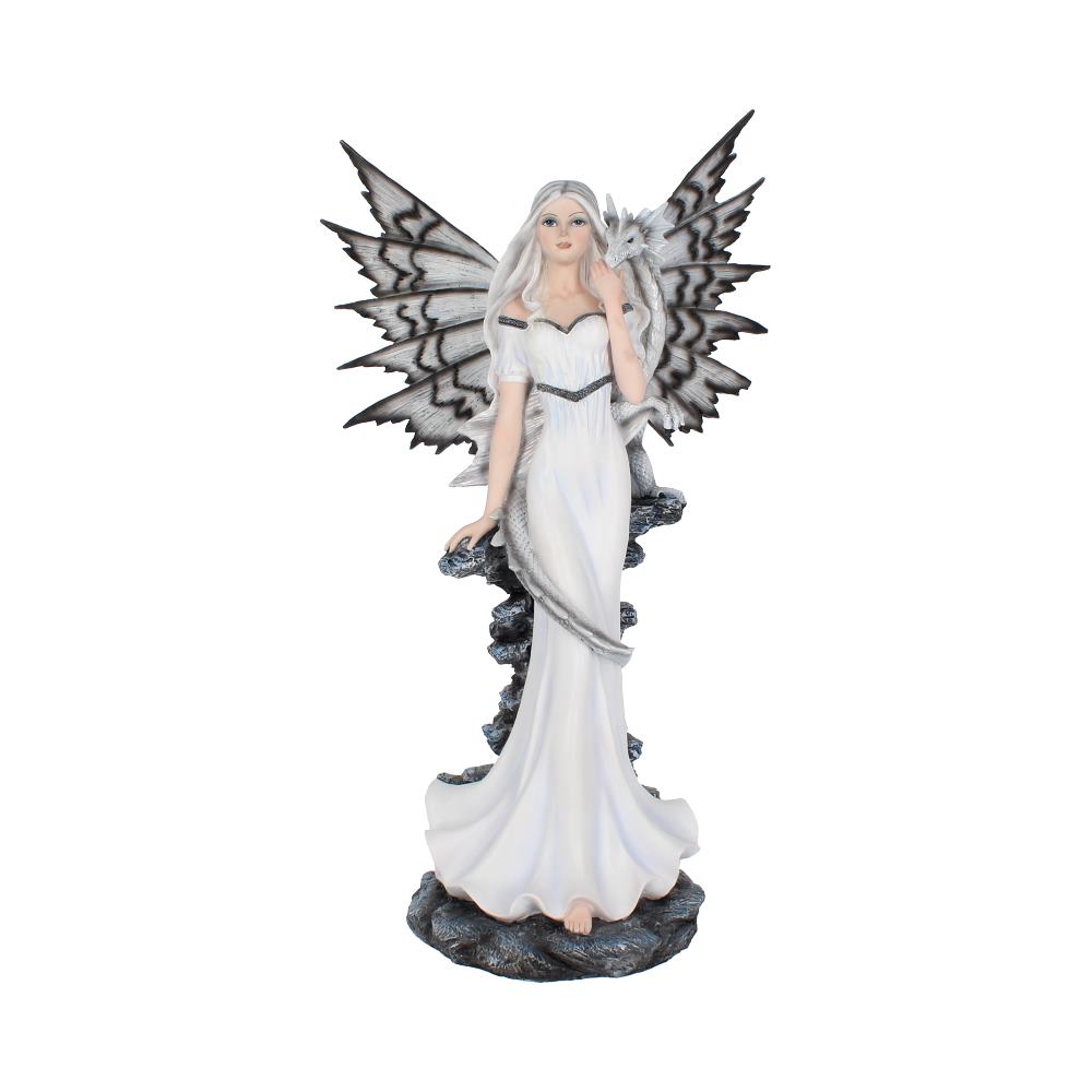 Figurine en résine Vanya de 54,5 cm de Nemesis Now, représentant une fée gracieuse avec un jeune dragon blanc et gris, apportant une touche magique à votre décoration.