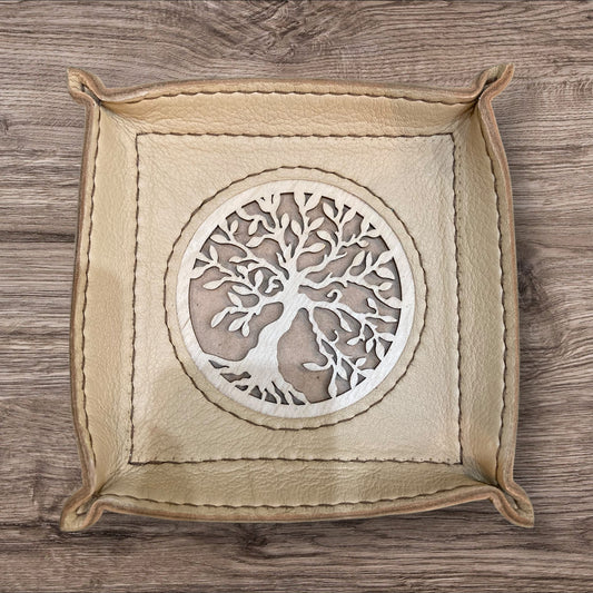 Vide-poches en cuir et bois d'Eric Cuir, élégant et pratique, mettant en valeur un médaillon symbole Arbre de Vie.